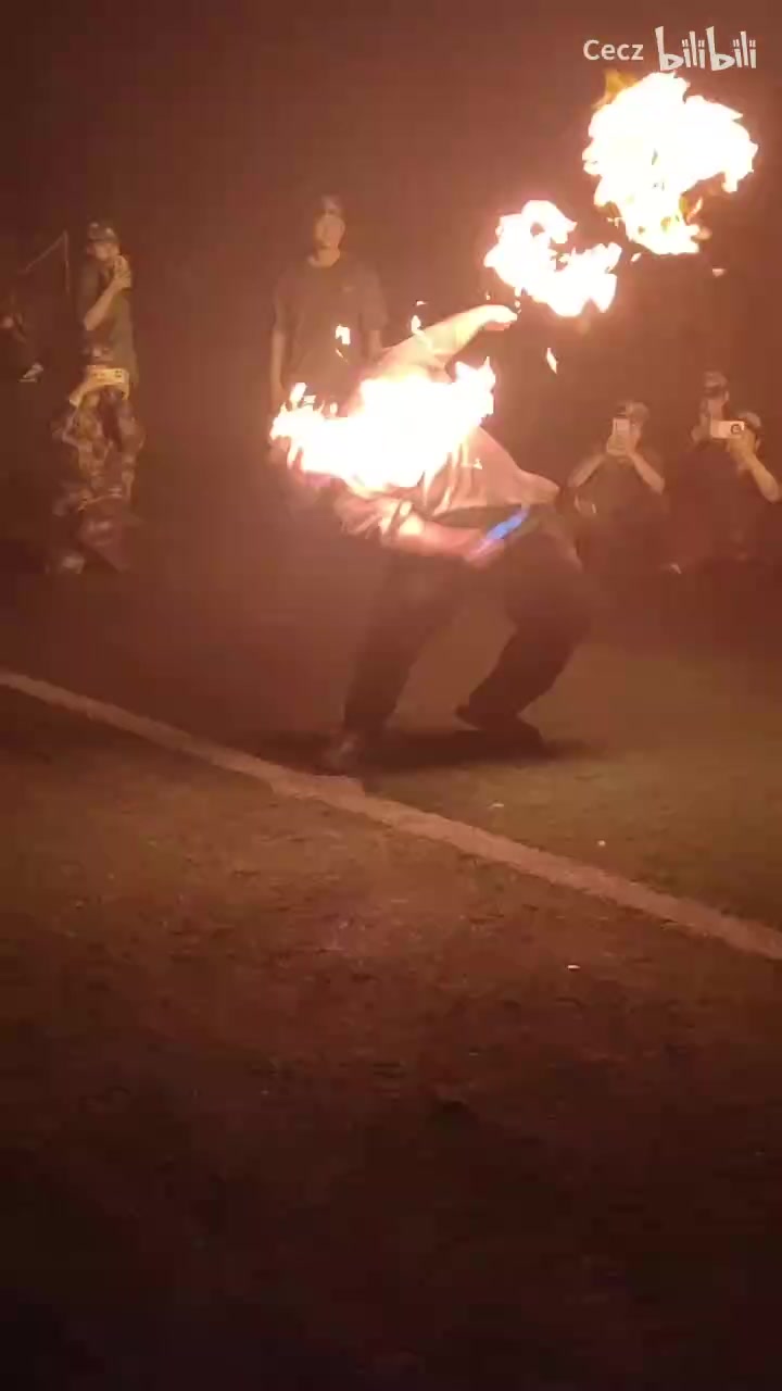 老一辈艺术家的从容与自信！！