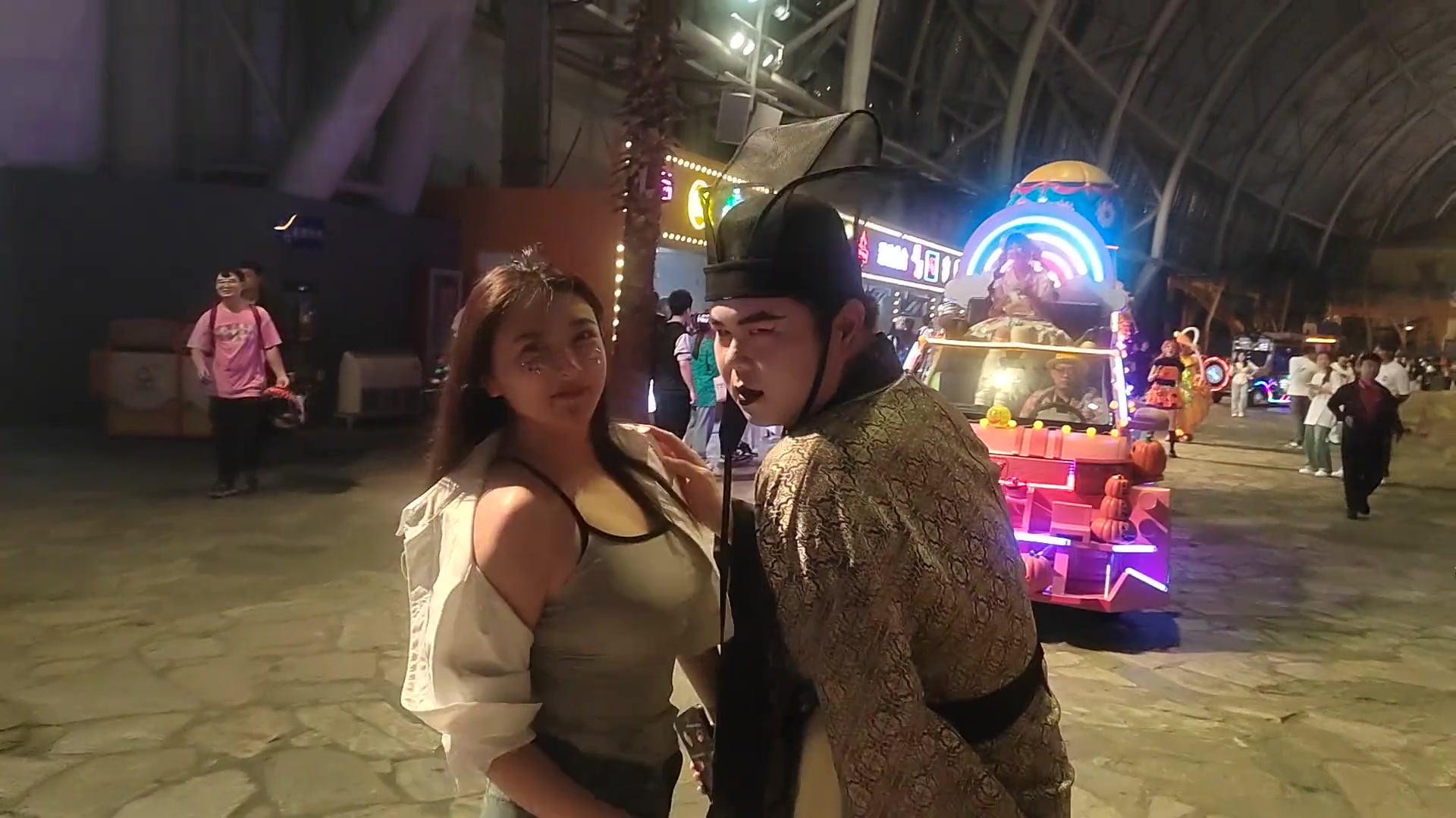 人们越是不自信，就越要显摆什么...