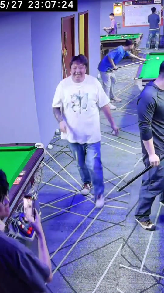 男子：老板！老板：五百！