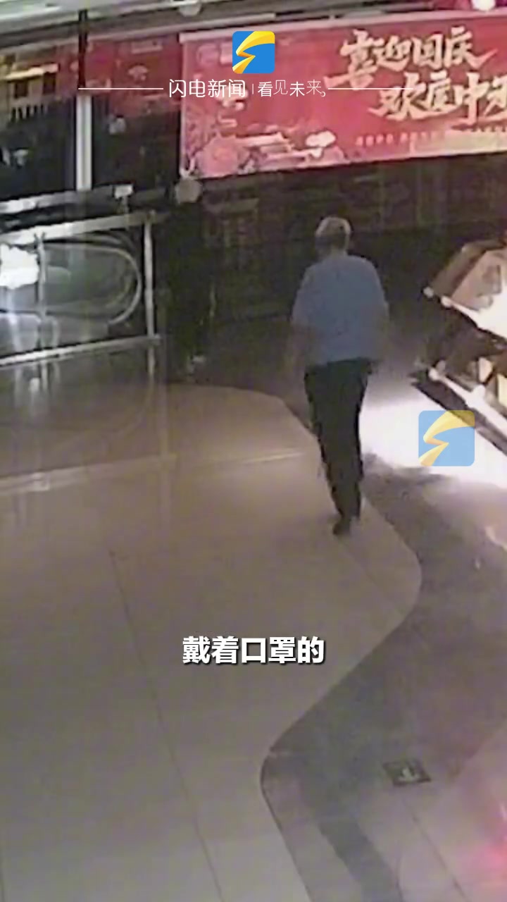 男子深夜潜入商场偷30万黄金，谎称自己是员工被保安大爷识破