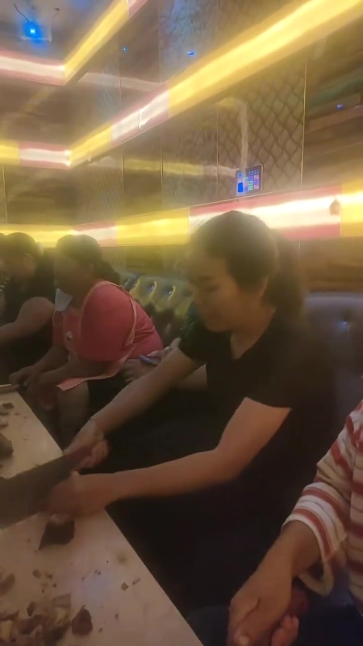 这是云南十九怪，Ktv里切大菜