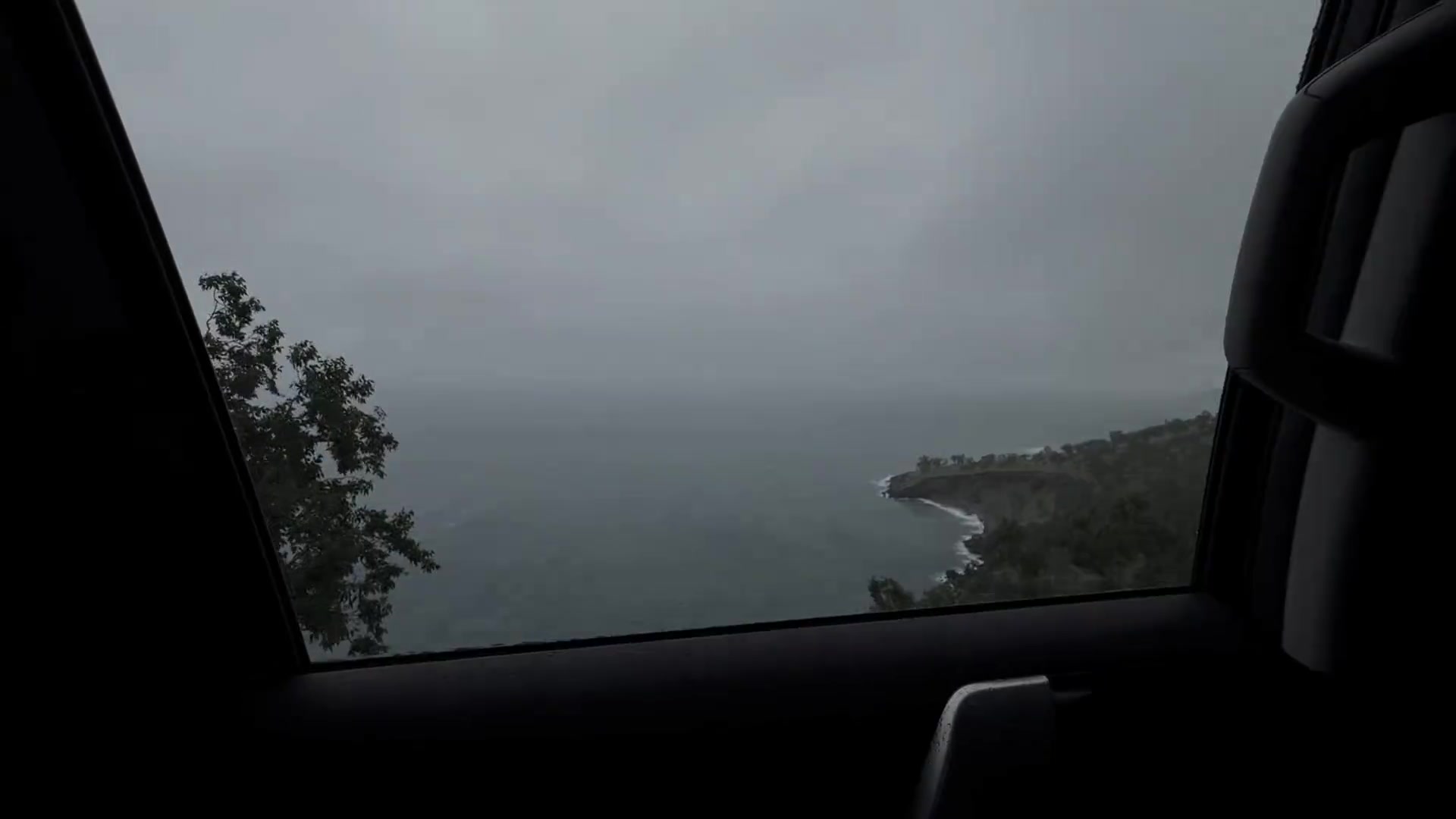 希望自己能有海王的能力，在雨天中的大海上行走