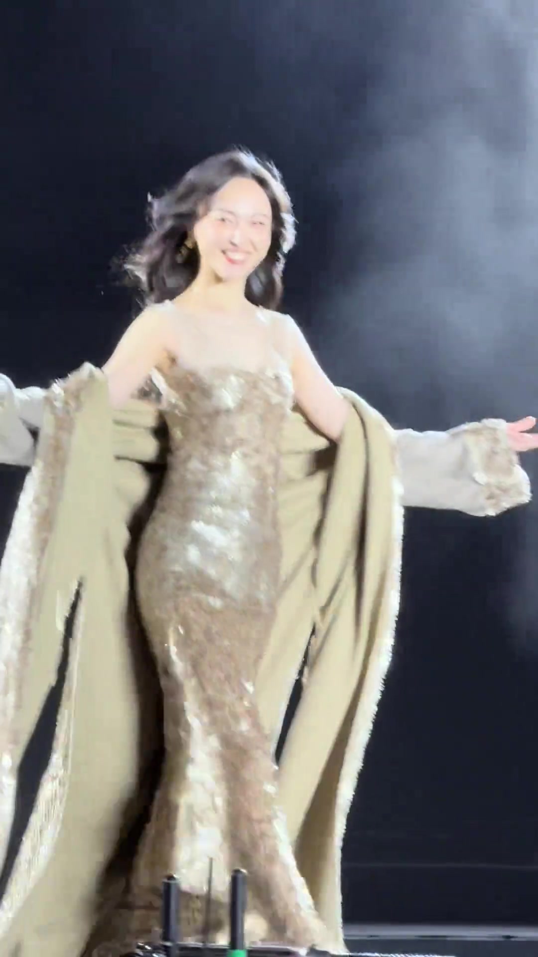 以前总觉得她是傻白甜繁花之后看着气质都变了，变得有韵味了