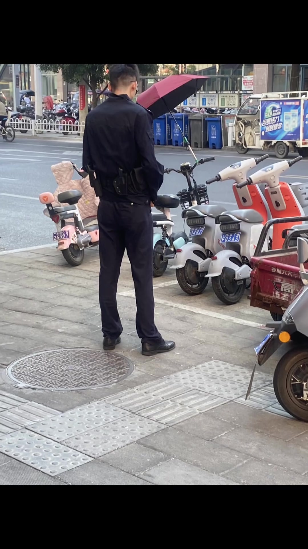 昨晚四个你可别被逮住了