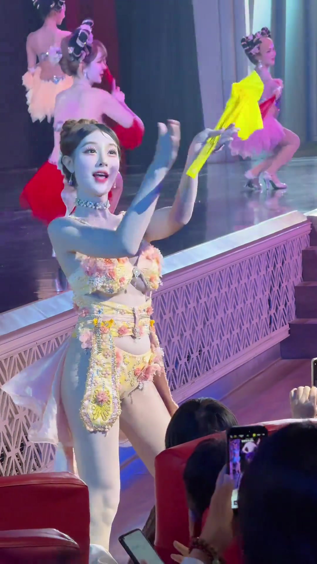 每次看人妖，都觉得，果然男人最懂男人