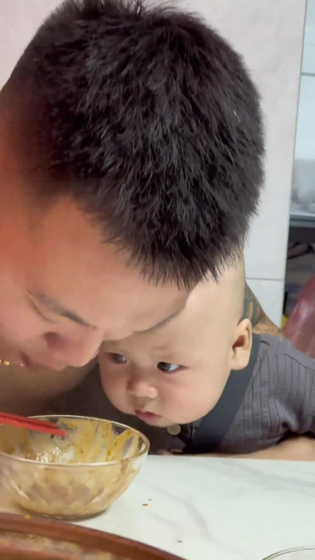 我的男孩：请问爸爸你在吃什么