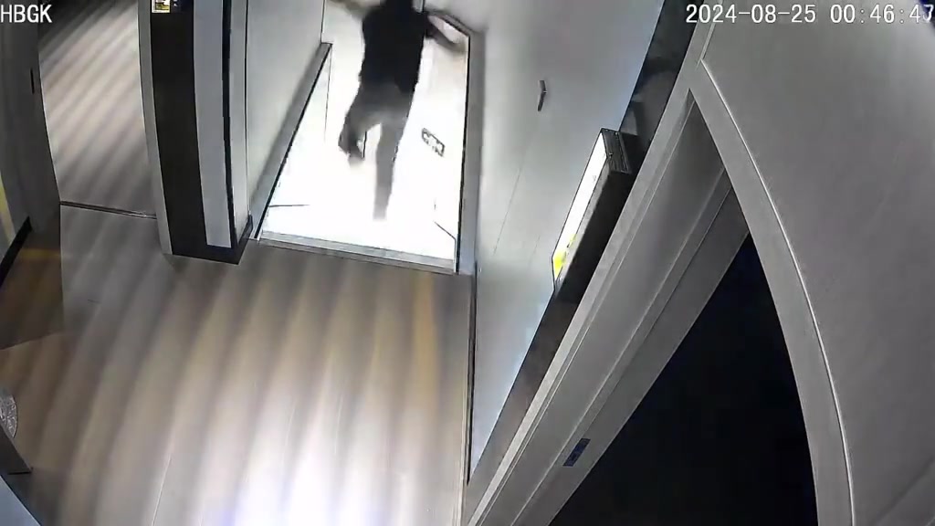 对不起，他蹦蹦跳跳的就下去了，实在忍不住哈哈哈哈哈哈哈