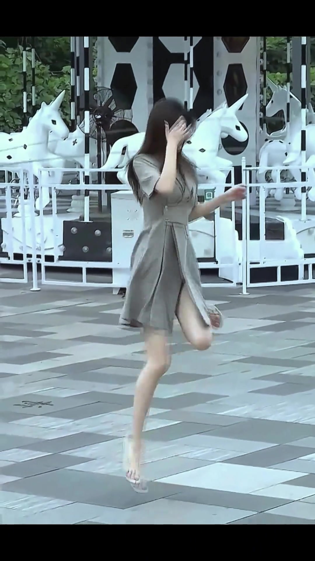 小姐姐穿高跟鞋跳绳真的不会痛么