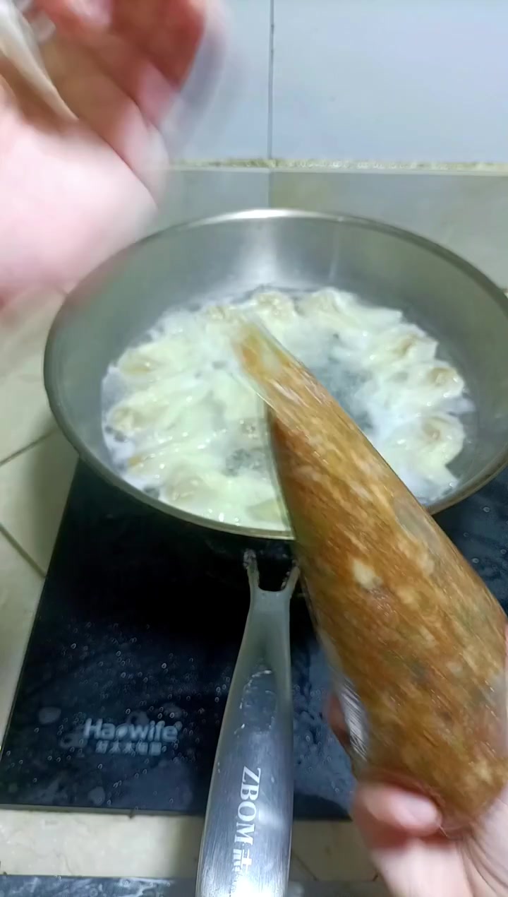 发明这样包馄饨的人真是个天才，合着我以前的白练了！！