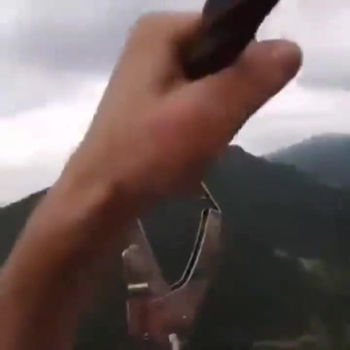 惊心动魄的滑钢索！这就是生活，也是生命