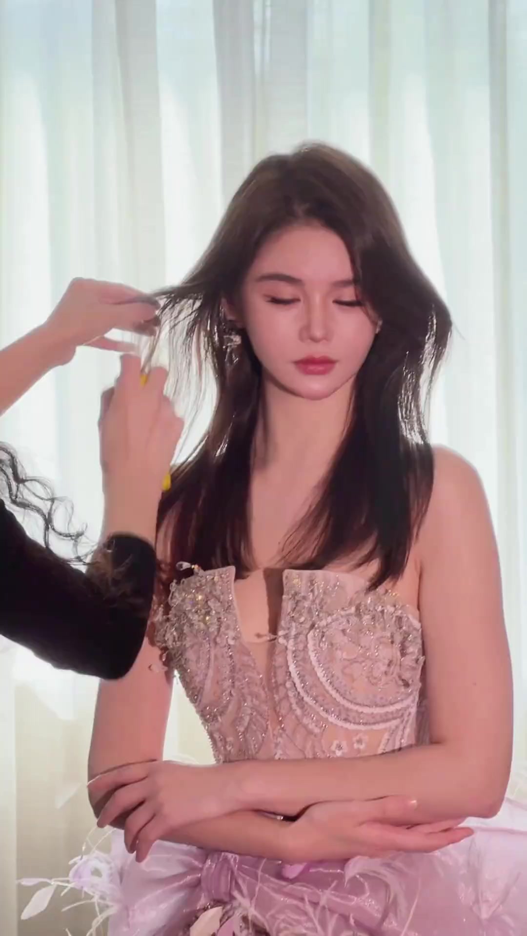 美女演员邱意浓与王晶合拍视频，王晶出马不红都难
