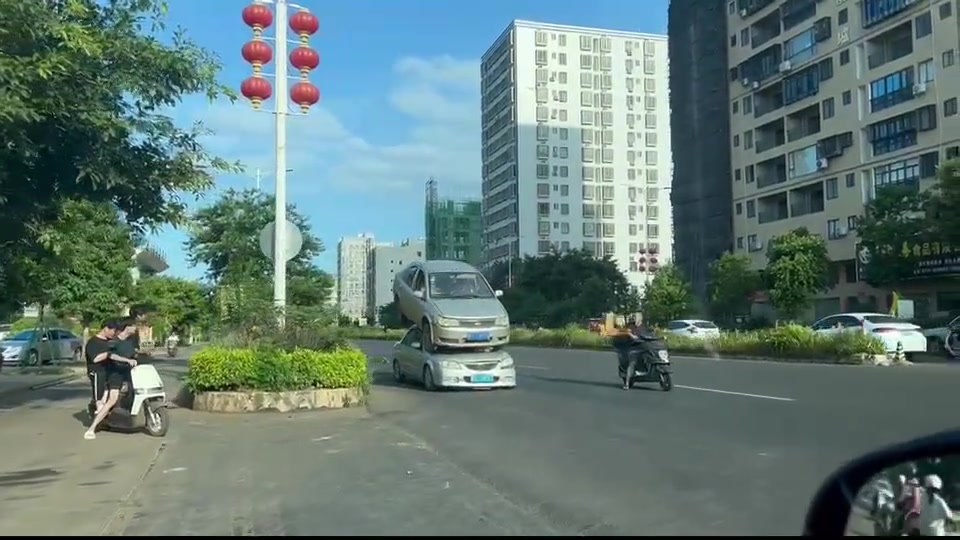 这是怎么开上去的我很好奇！！