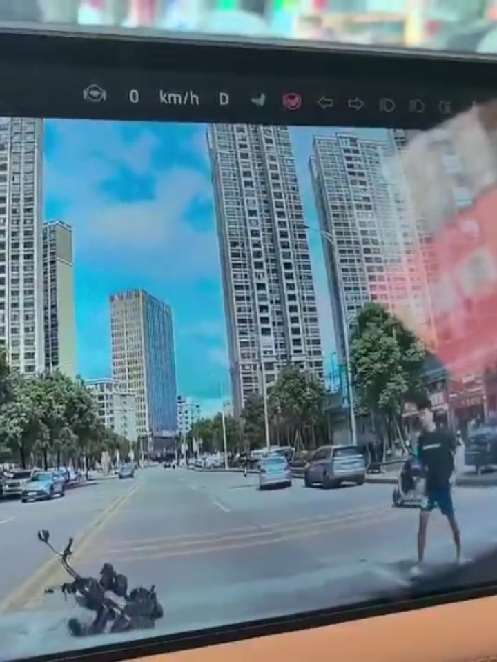 这哥们反应还挺快！