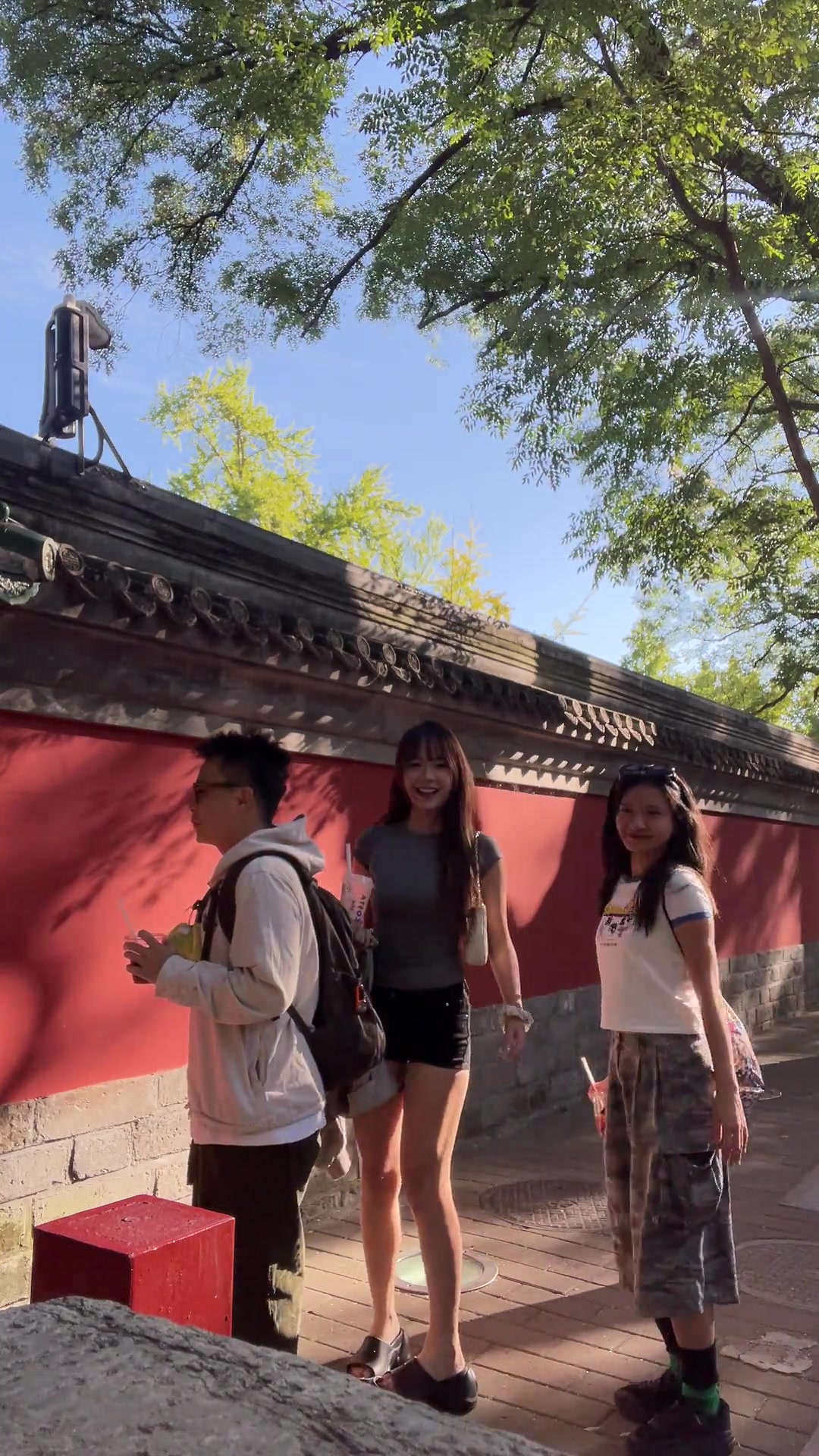 大家应该都喜欢中间这位吧