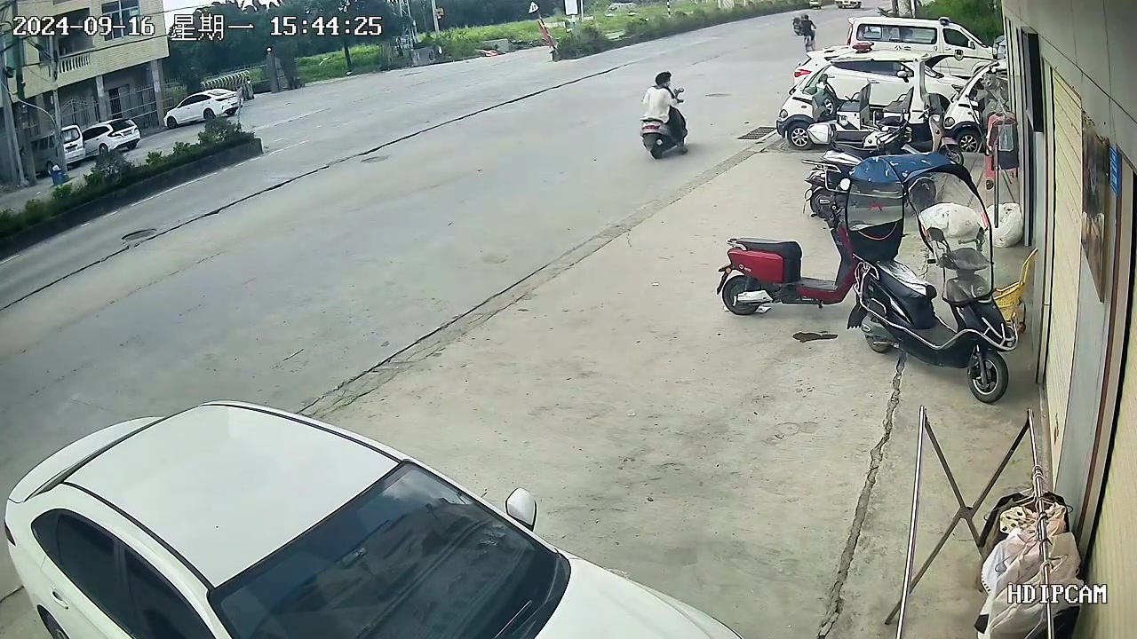 几秒钟偷一只摩托车