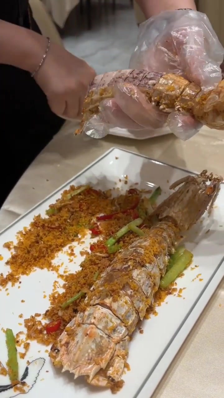 好大的皮皮虾，就是剥虾的速度慢了点！！