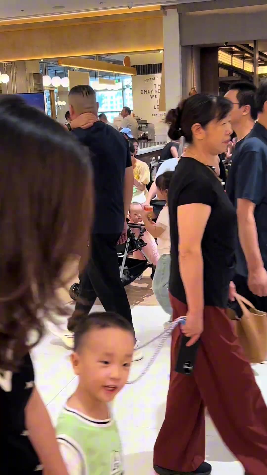 大哥，你孩子跑了