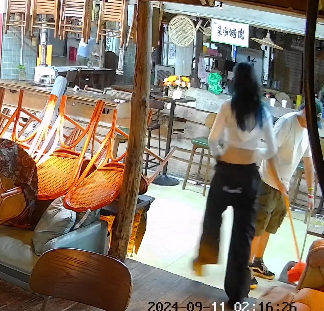 小姐姐反应真快！差点就要换新手机了