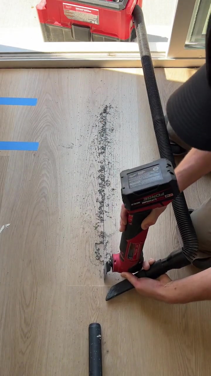 更换破损地板全过程