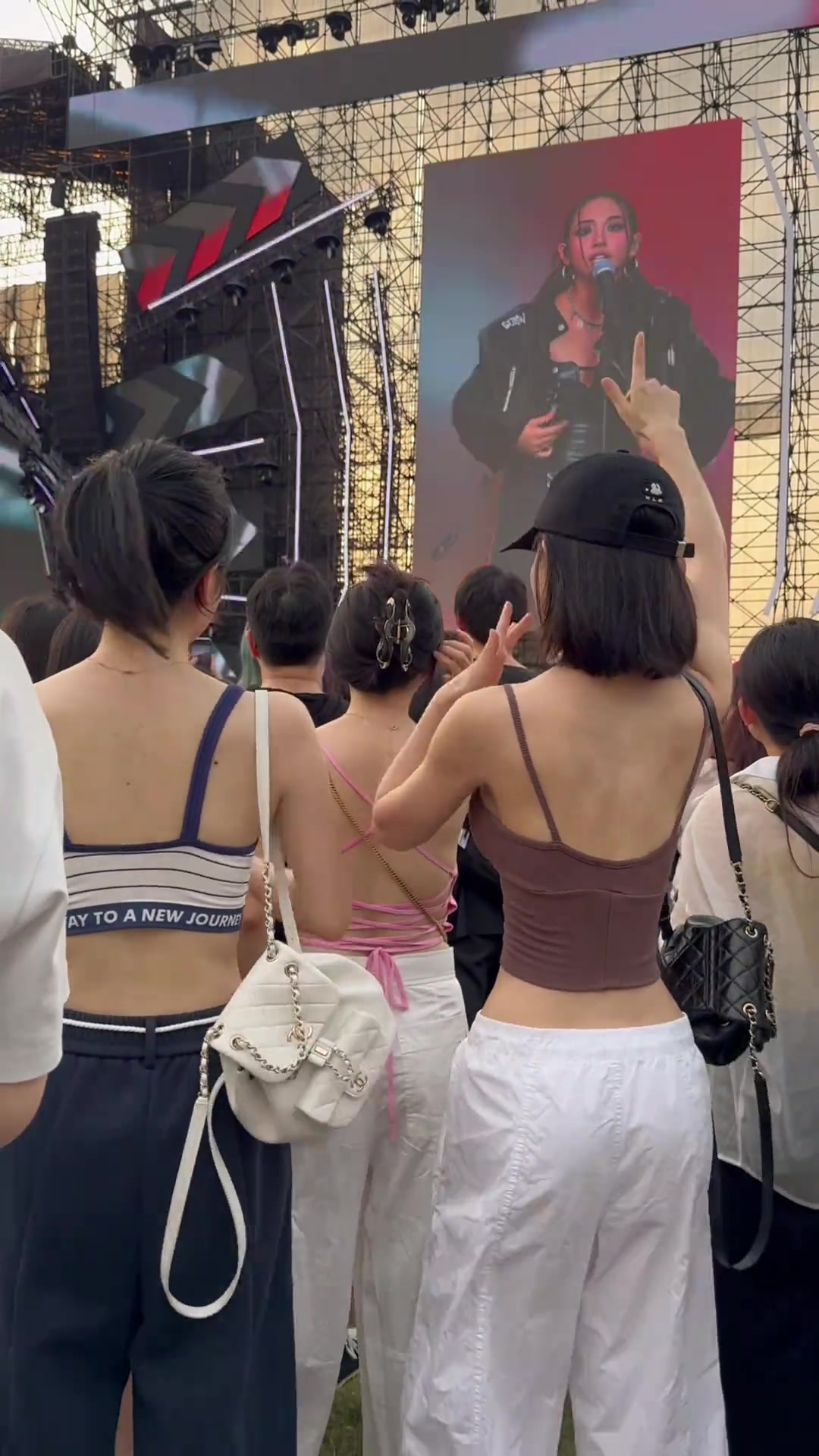 如果是这样的话，让我站着看演唱会我也愿意啊！