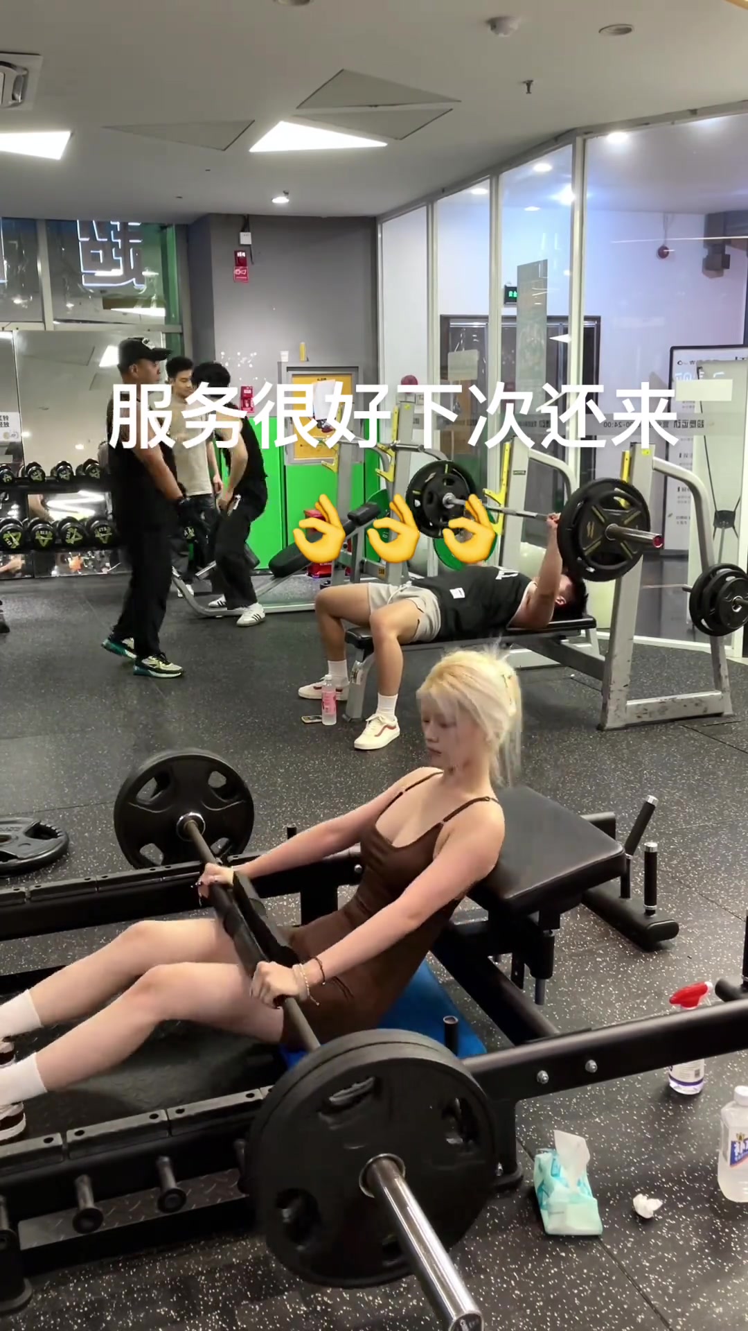 长得好看的女生果然能很受欢迎