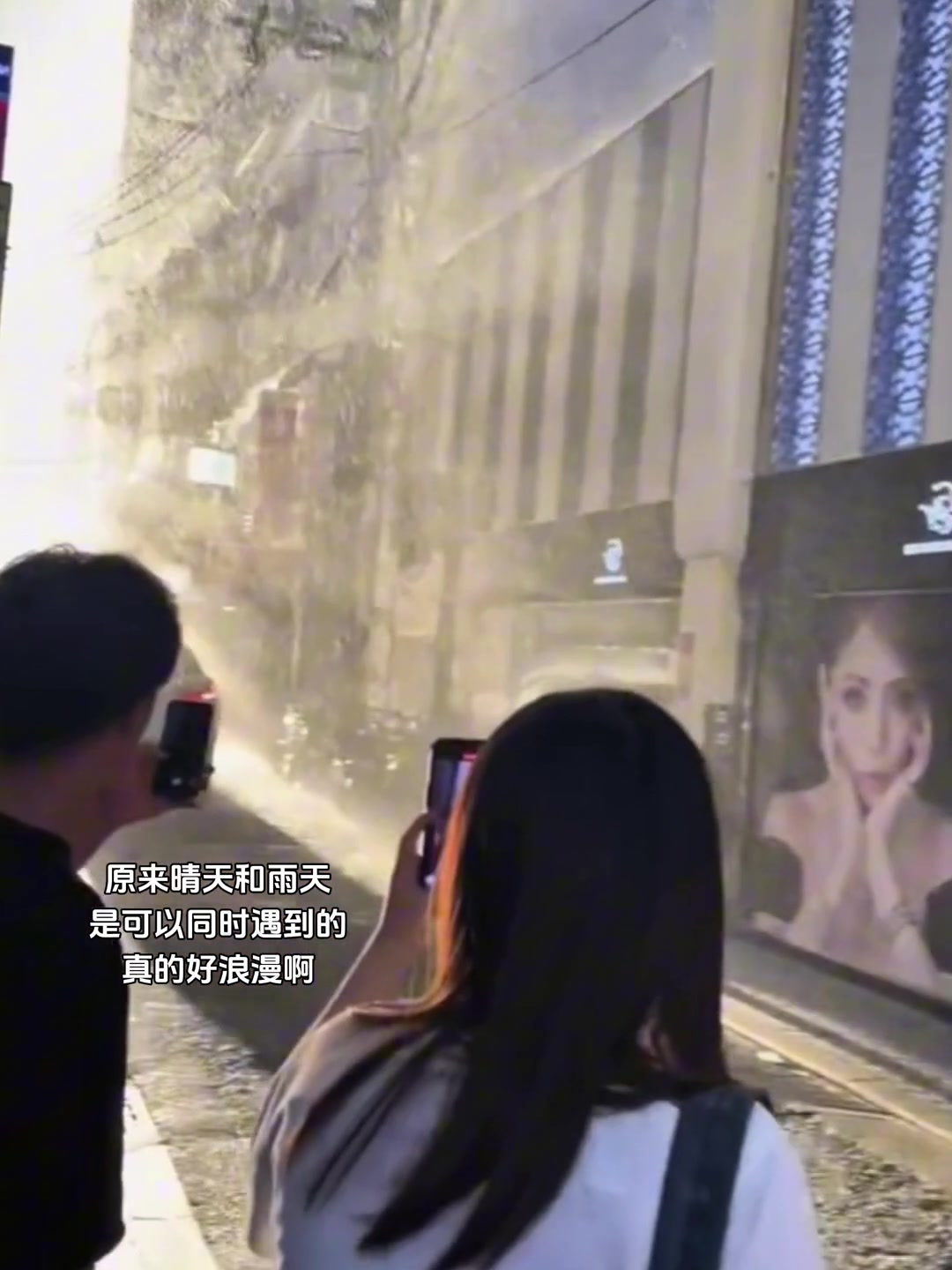 每一帧都像是从漫画里截下来的！这么美的太阳雨你见过吗