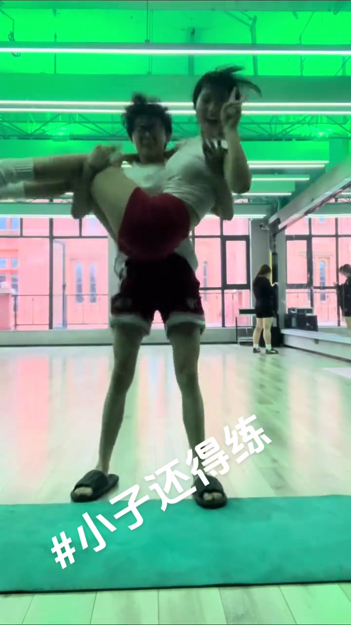 真羡慕这小伙命真好，有福了