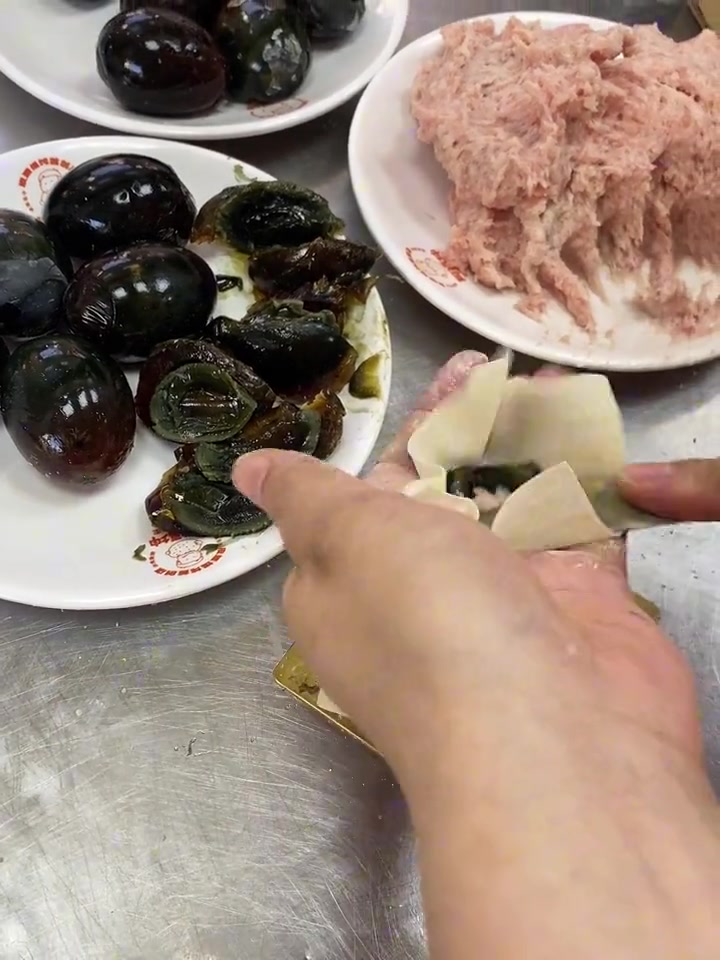到底是谁在吃皮蛋饺子！