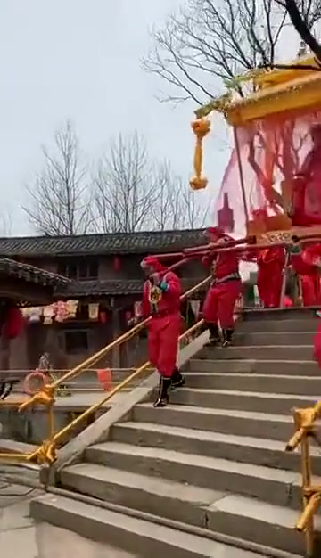 结婚你帮新娘子弄摔倒了！