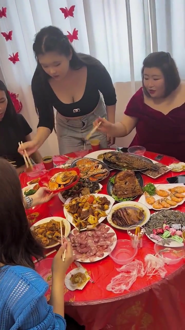 我吃席也要在这一桌！