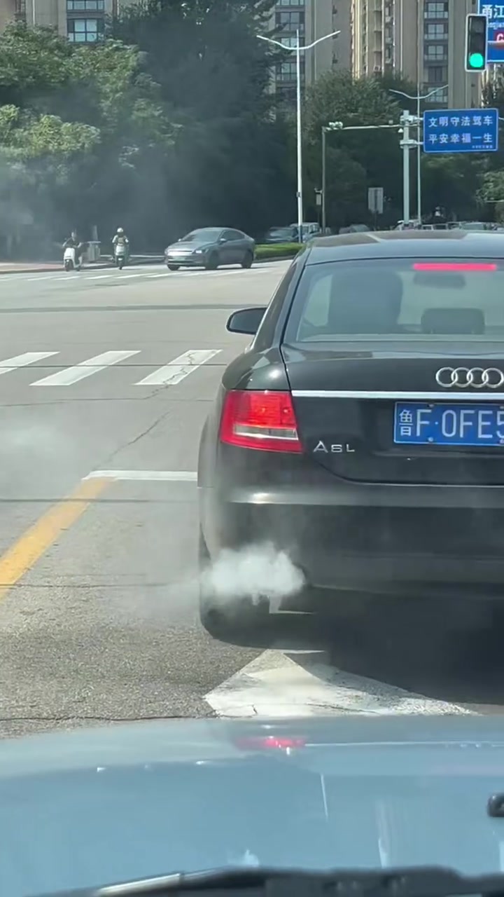 笑死我了，这个车是怎么回事?
