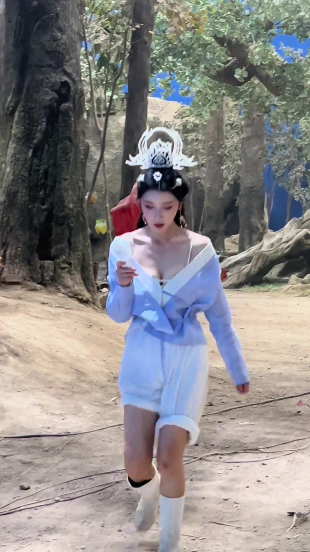 柳岩路线片场点简陋，但女演员却出奇的精致！