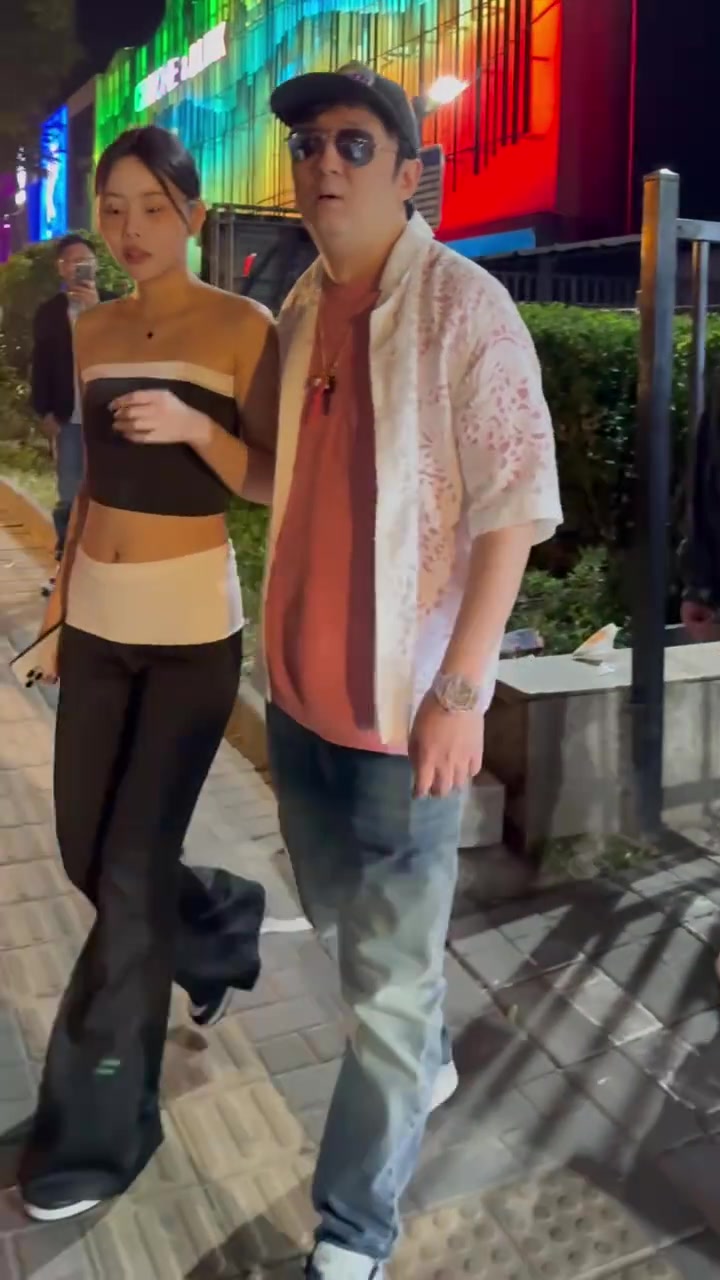 乍一看还以为他是王思聪呢