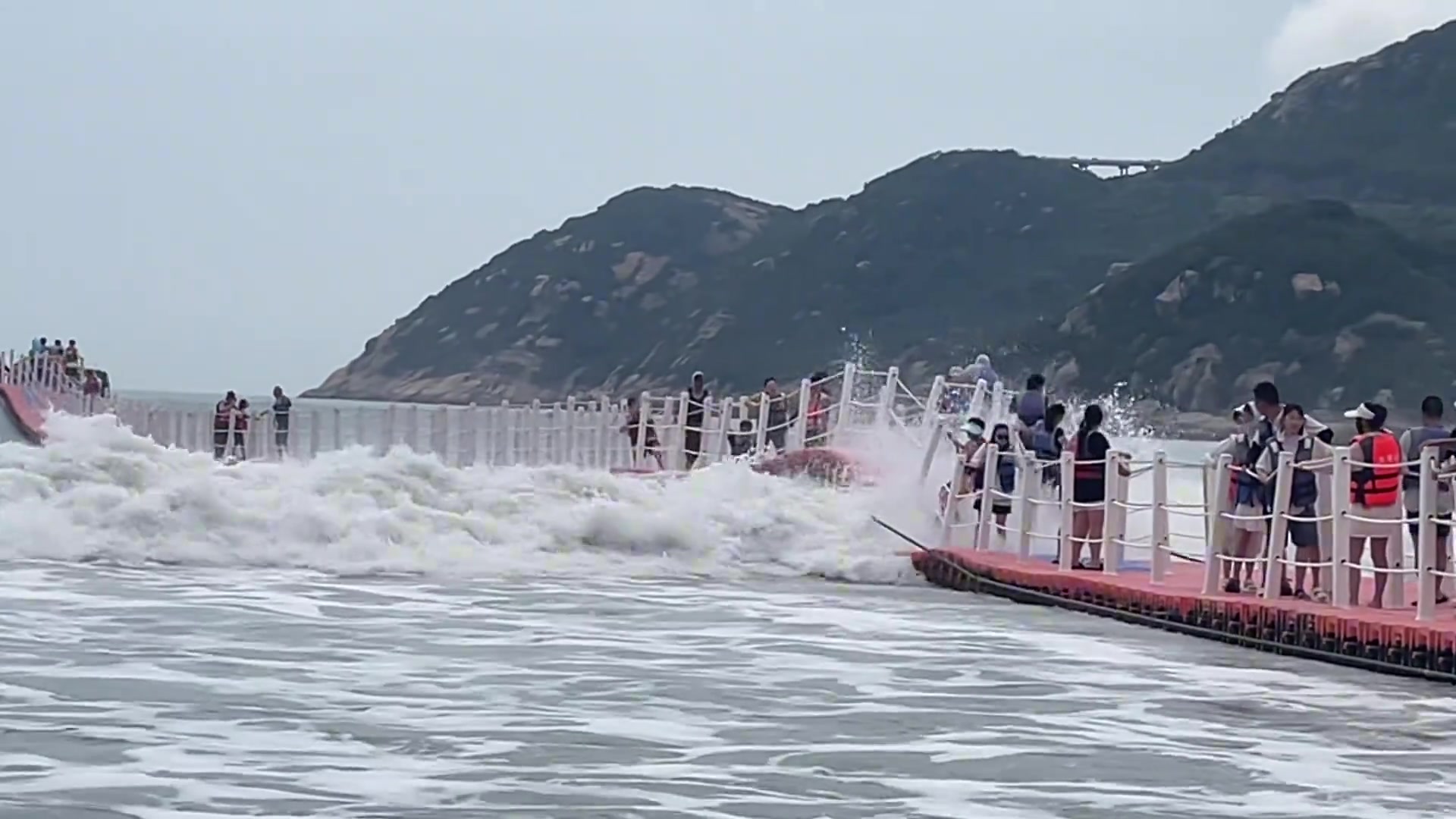 大青山浮桥刺激啊