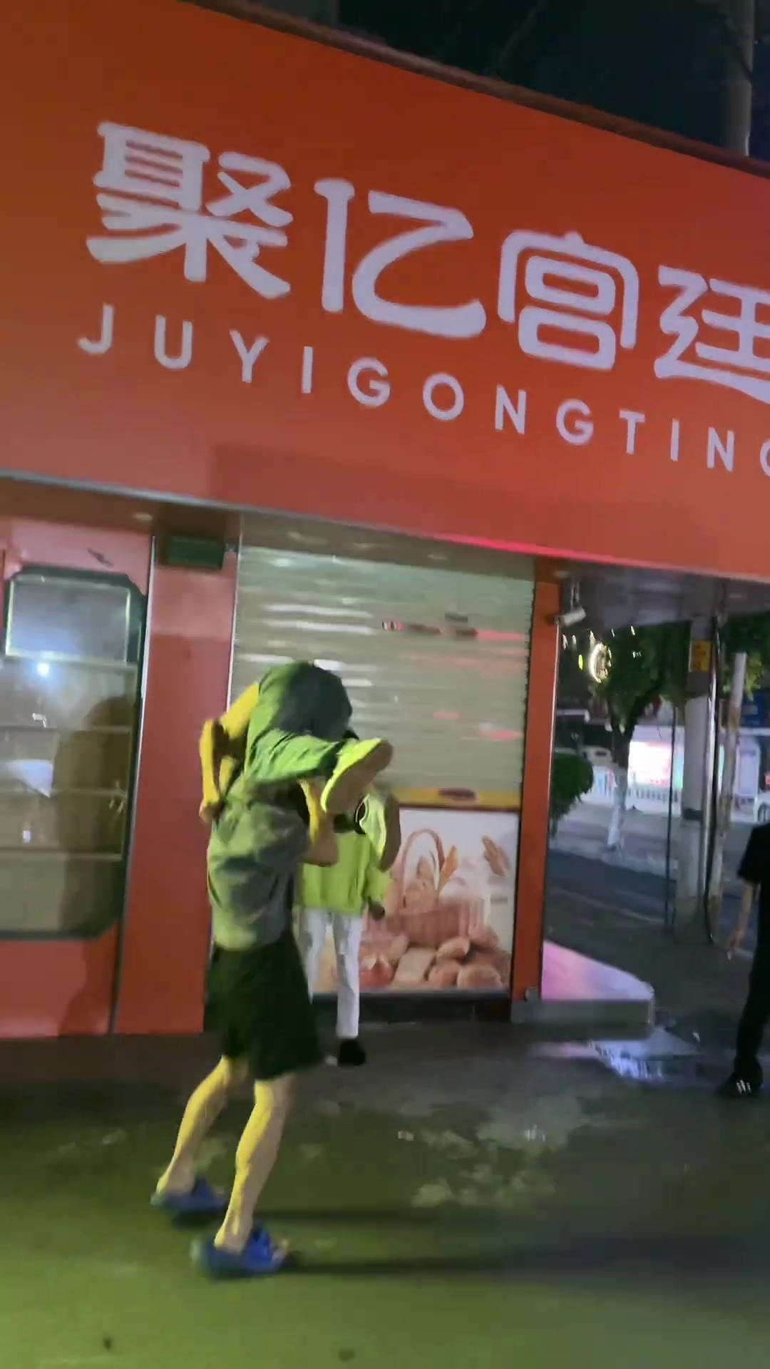 说实话他这两下我刚开始确实有点慌
