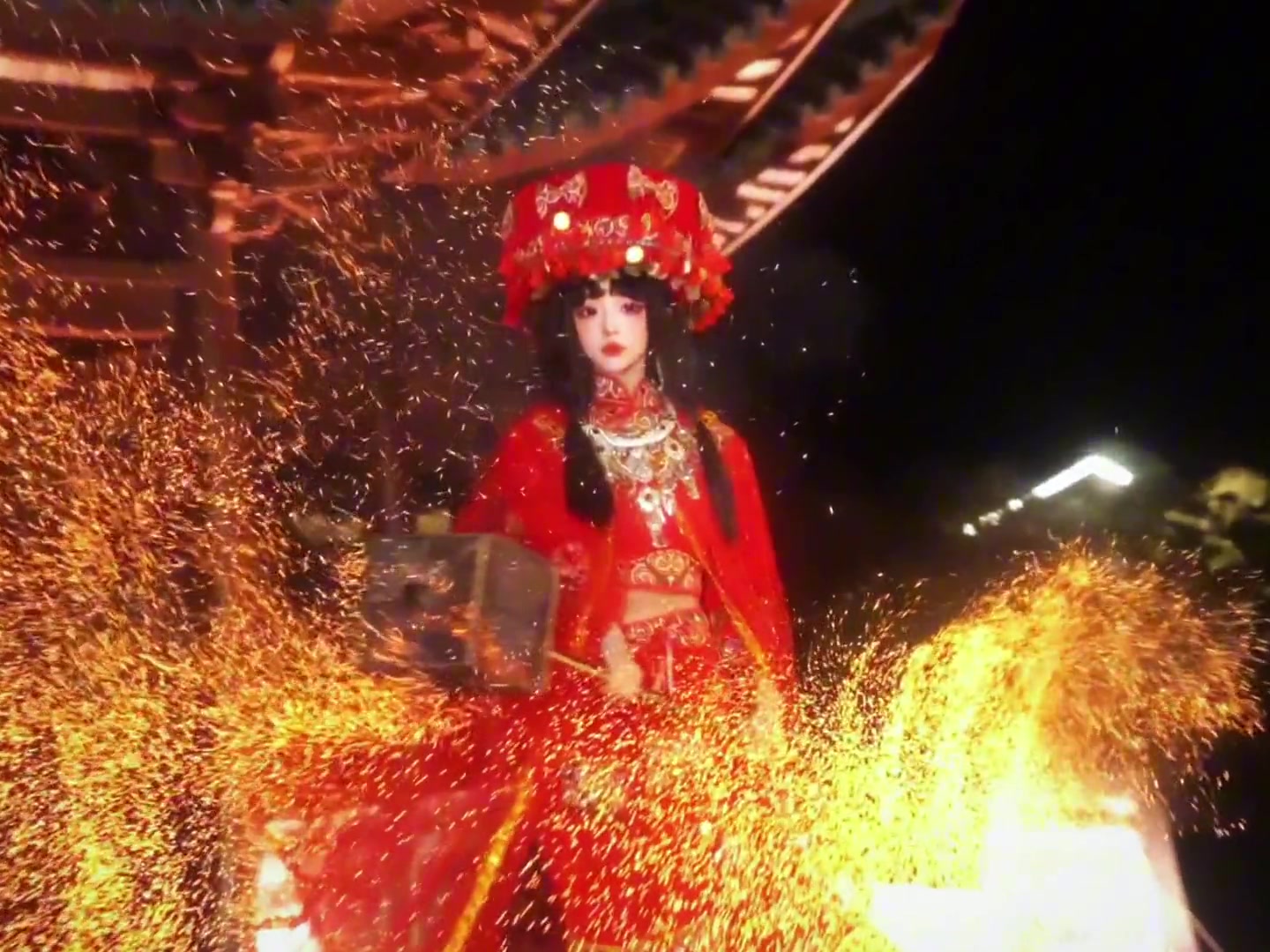 听说村里最近来了个会玩火的姑娘