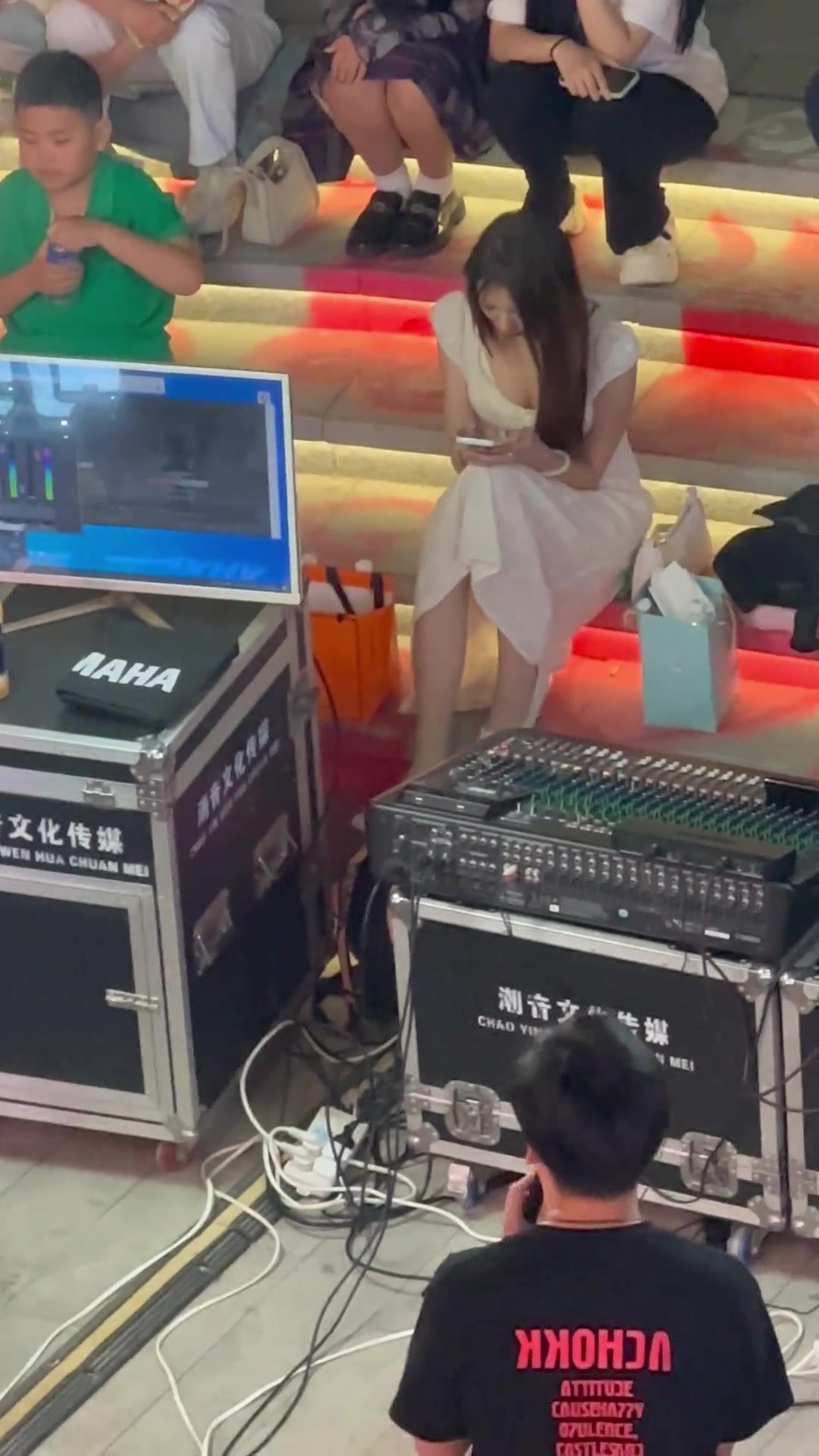 谁还听音乐啊！这不看小姐姐吗！