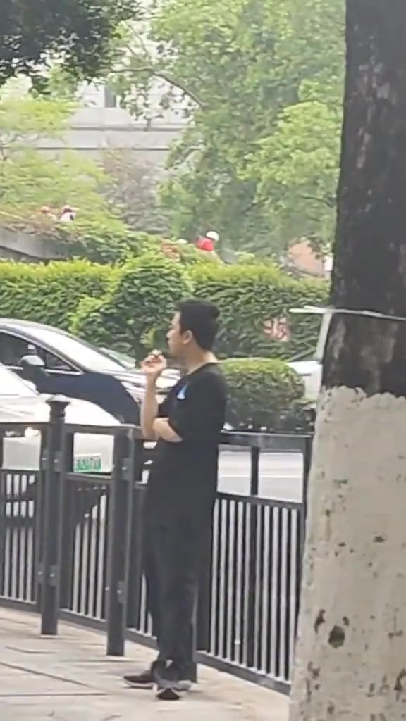 这就是传说中“狭路相逢勇者胜”