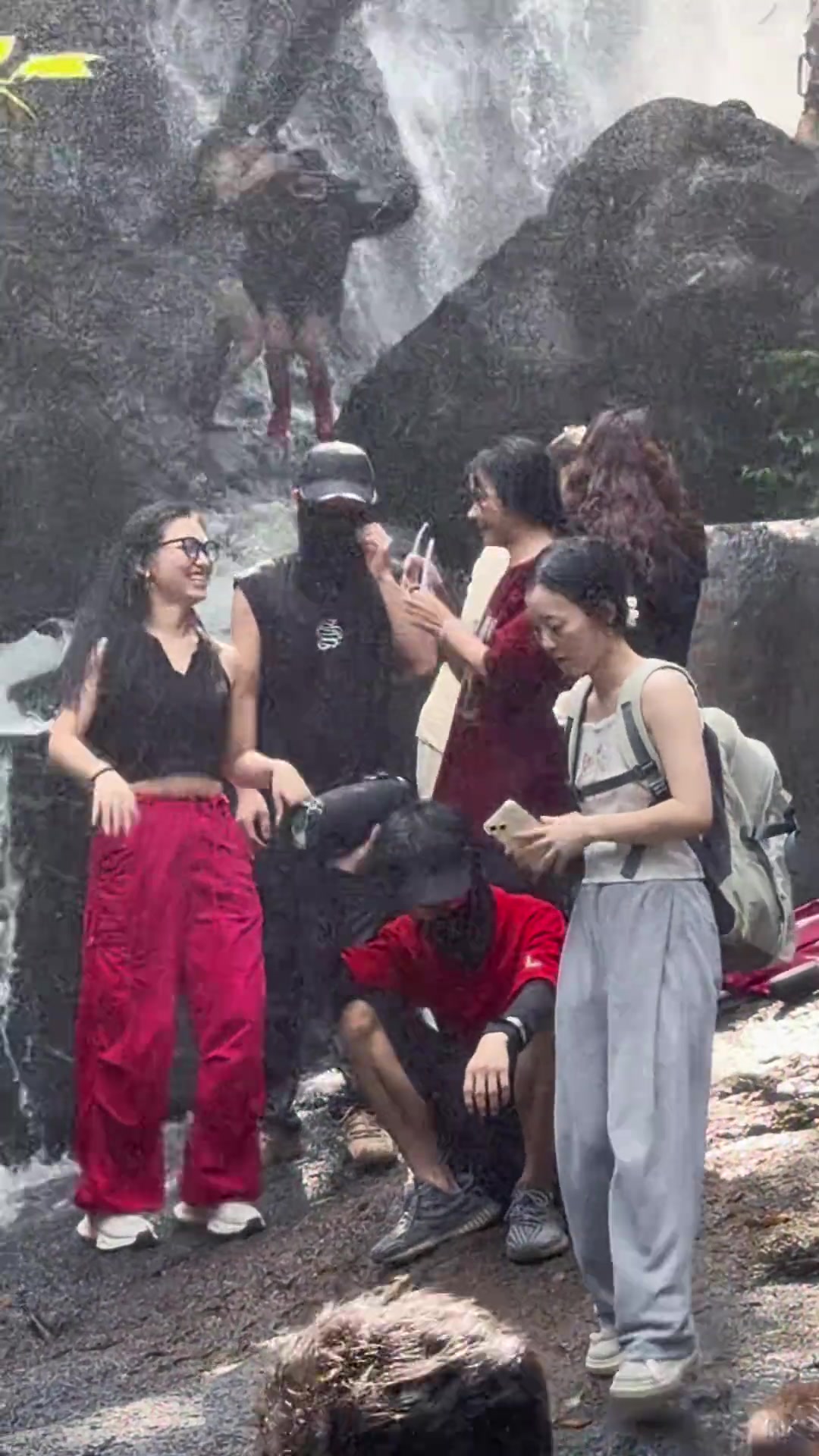 不开玩笑多去爬山山上全是妹子