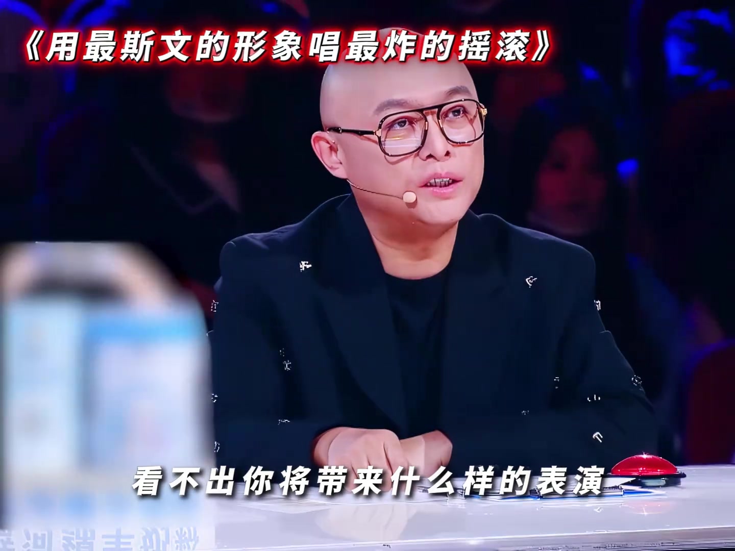 “34岁网约车司机用最斯文的形象唱最炸的摇滚”