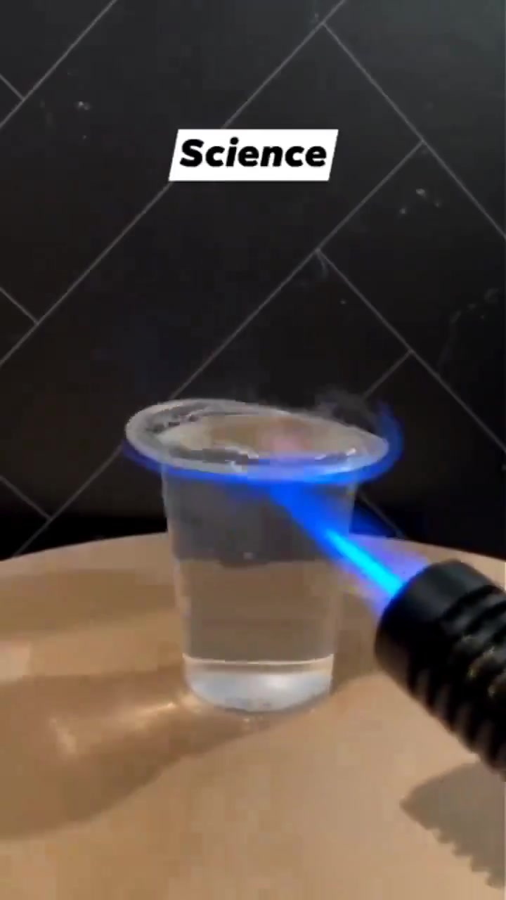 这就是水的威力！！就是烧不掉
