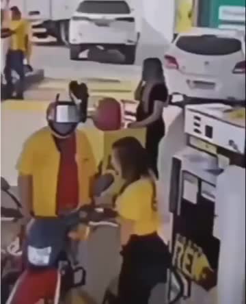 当你在巴西街头加完油准备付钱......