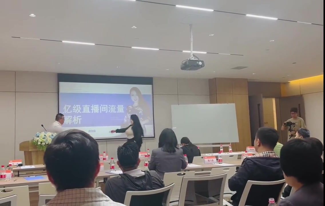 重量级老师！！亿级直播间是指体重吗！