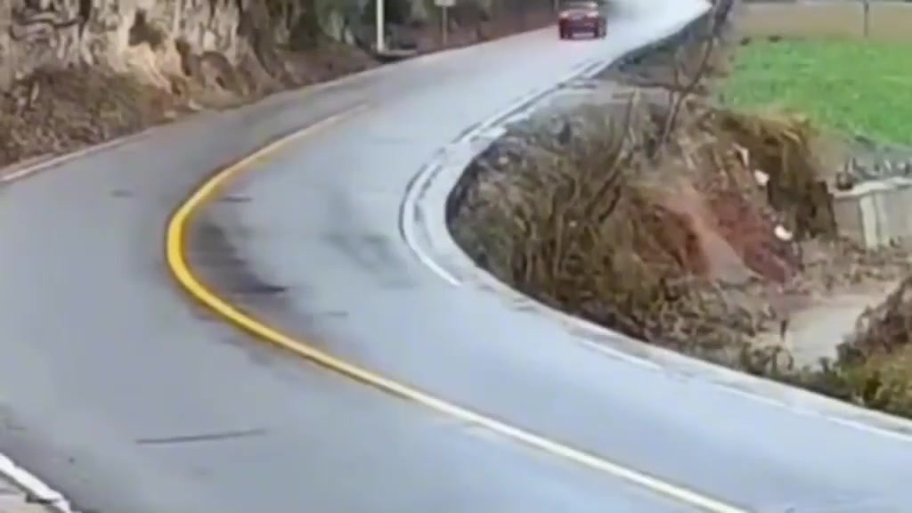 红车：报告，白车目标跟丢