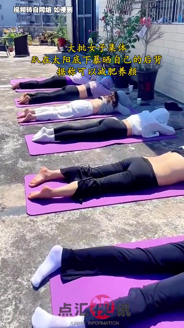 为什么小姐姐都要趴在太阳底下暴晒自己的后背！