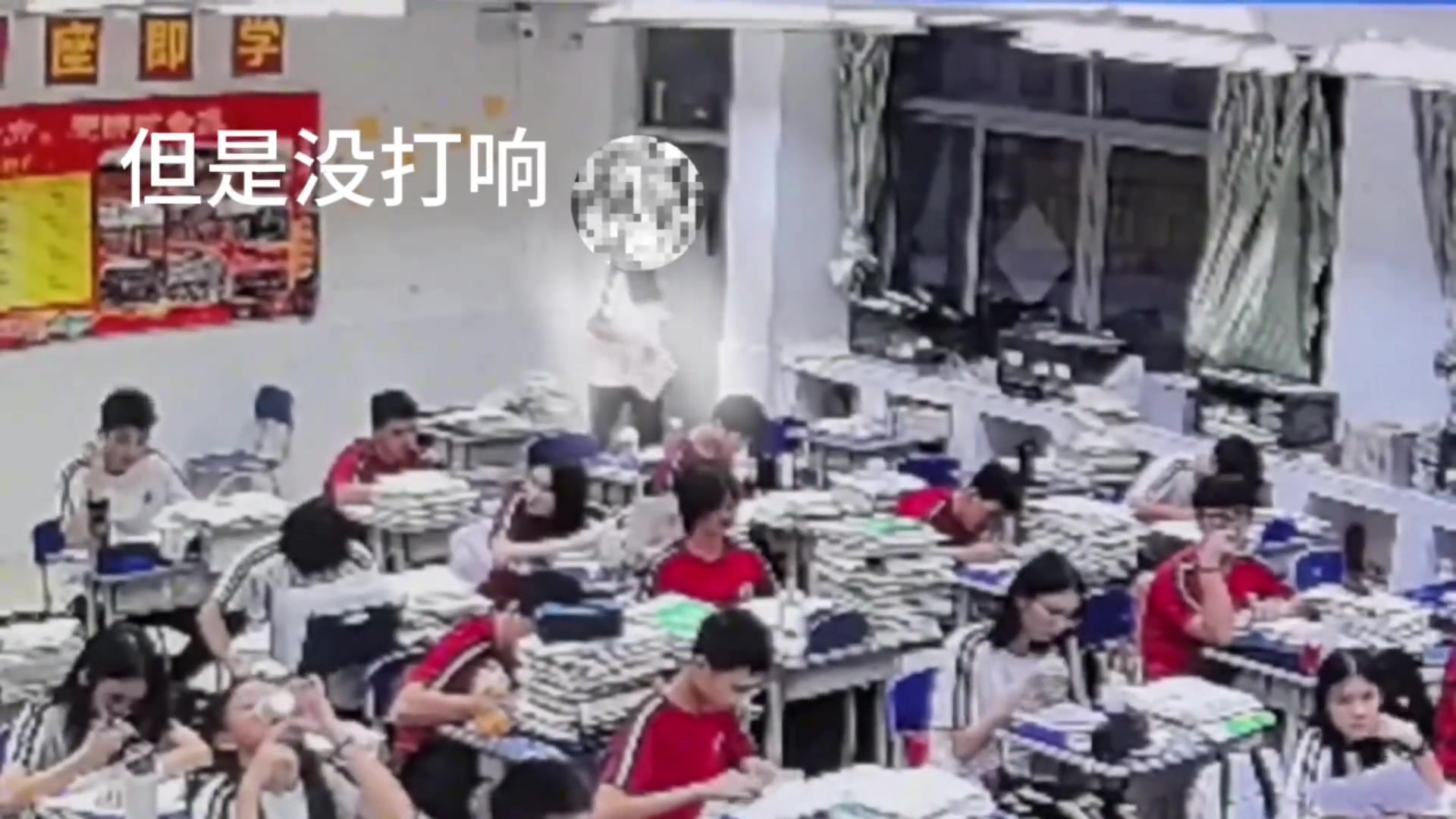 她转身就走，好像下了什么决定