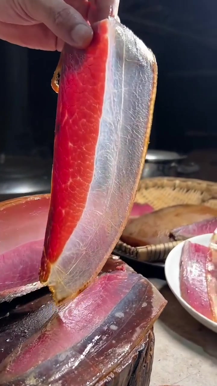 如翼剔透！绝对极品！这腊肉估计得卖好几千吧！