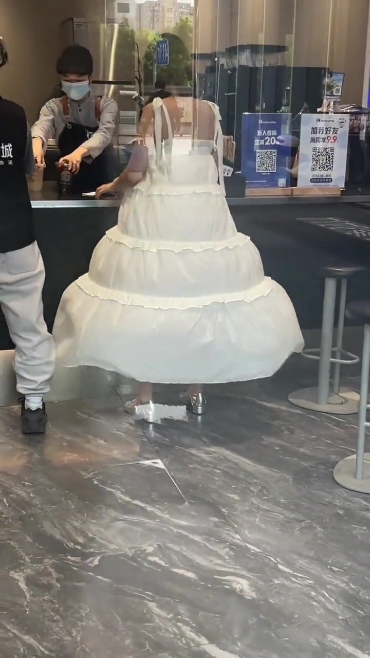 我觉得米其林轮胎拍真人版广告可以找她演！