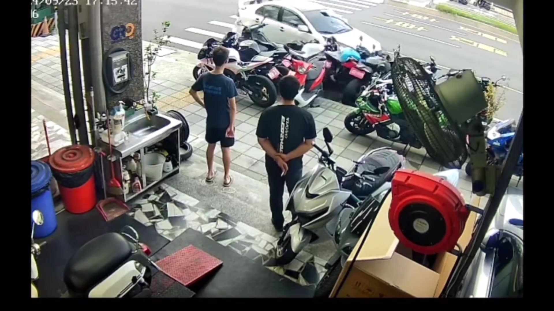上次看到这么撞的是黄石农场的里普
