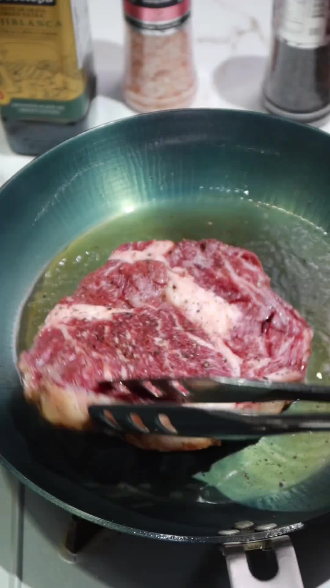 看完你就会了！在家如何煎一份外焦里嫩汁水满满的牛排呢